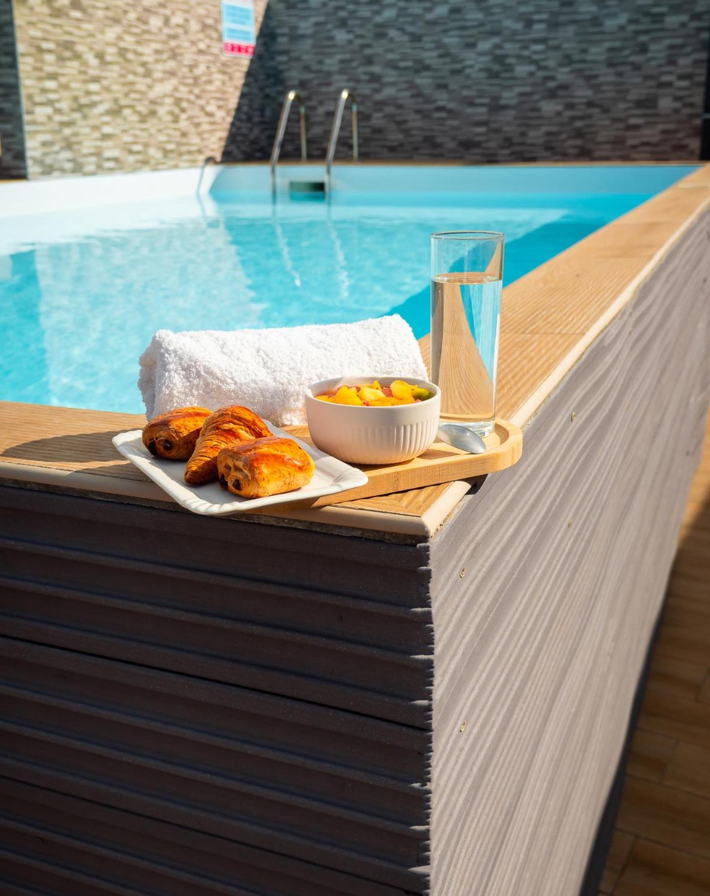 Evasion En Plein Coeur De La Ville T2 Jacuzzis Sauna Et Piscine Au Centre De Port-Louis Εξωτερικό φωτογραφία